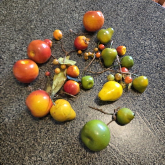 Fruit Decor Synthetic Nice Mixture Assortment of 23 Pieces of Colorful Fruit - Picture 5 of 5